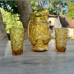 Anchor Hocking Amber embossed daisy rain flower